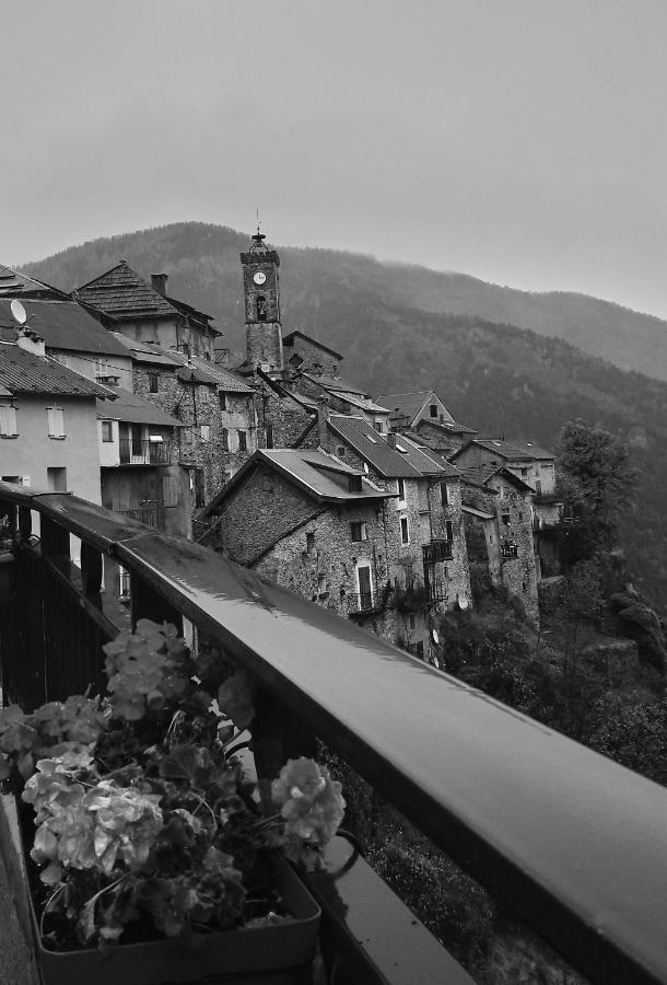 Sur Un Petit Nuage Villa Roubion Екстериор снимка