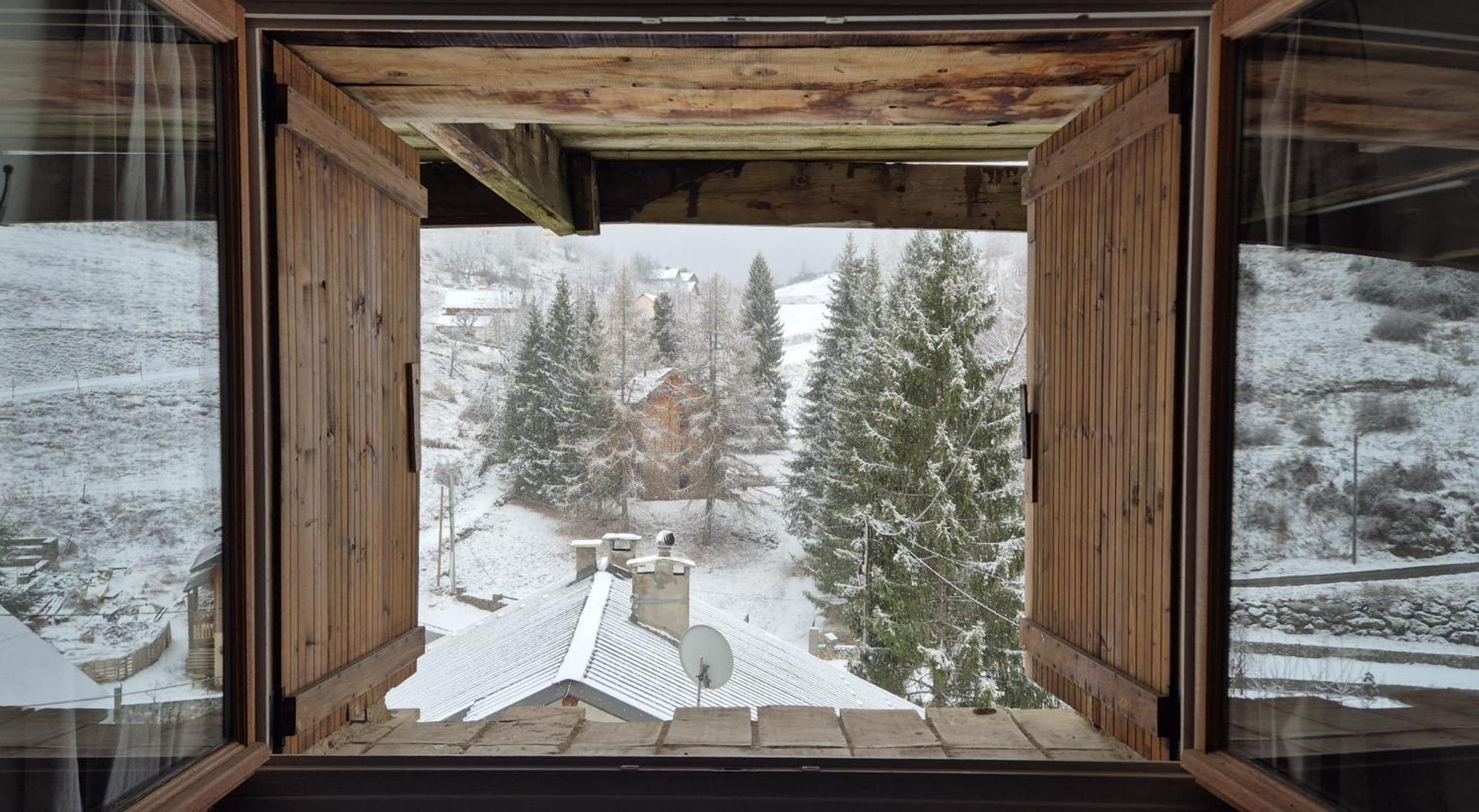 Sur Un Petit Nuage Villa Roubion Екстериор снимка
